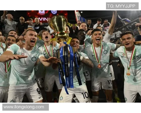 布冯领衔国际米兰夺得意大利杯冠军,重返巅峰引起注目 布冯领衔国际米兰夺得意大利杯冠军,重返巅峰引起注目