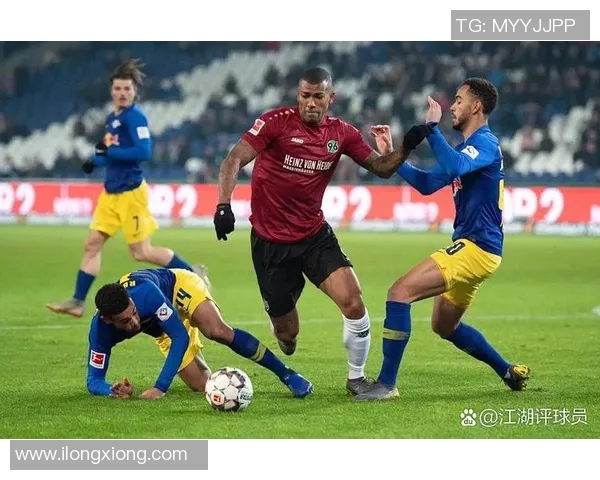 德甲汉堡队力克汉诺威96,取得关键胜利,保住降级希望 德甲汉堡队力克汉诺威96,取得关键胜利,保住降级希望