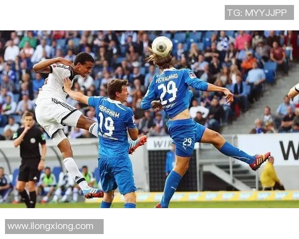 沙尔克主场力克弗赖堡，提振信心迎战下一场比赛